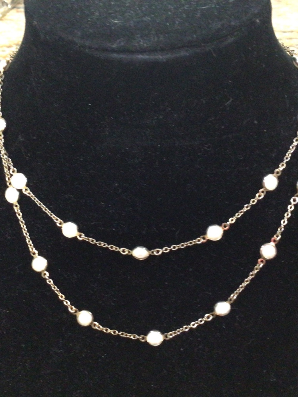 Three gold tone necklaces. All in good shape - Picture 4 of 9